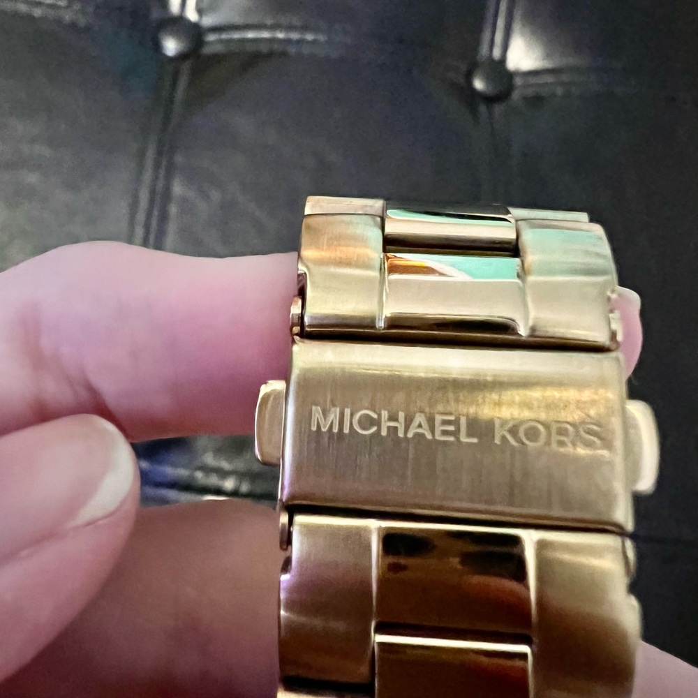 Preowned Michael Kors women watch gold tone ⭐️⭐️⭐️ - Picture 10 of 11
